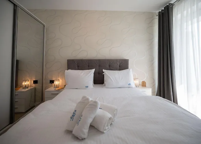 Ricky In Infinity & Pool *