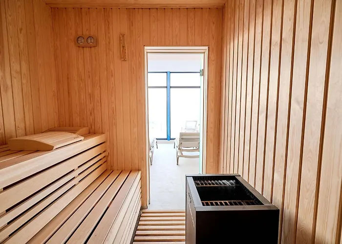 Ricky In Infinity & Pool