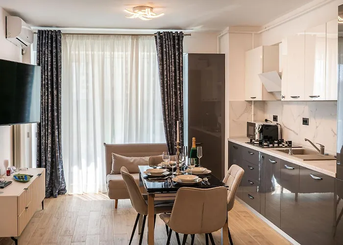 Ricky In Infinity & Pool *