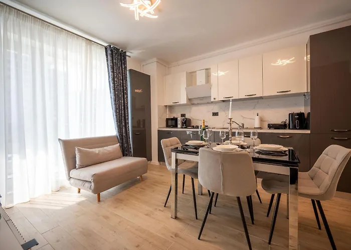 Ricky In Infinity & Pool *