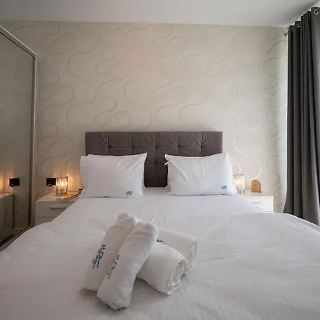 Ricky In Infinity & Pool *