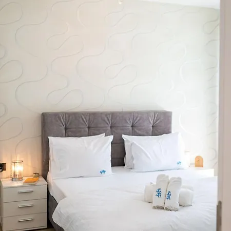 Ricky In Infinity & Pool *