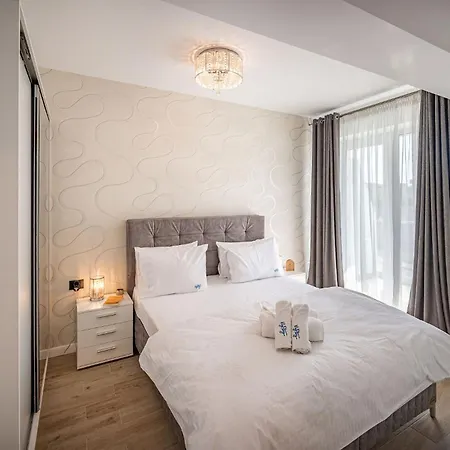 Ricky In Infinity & Pool * Năvodari